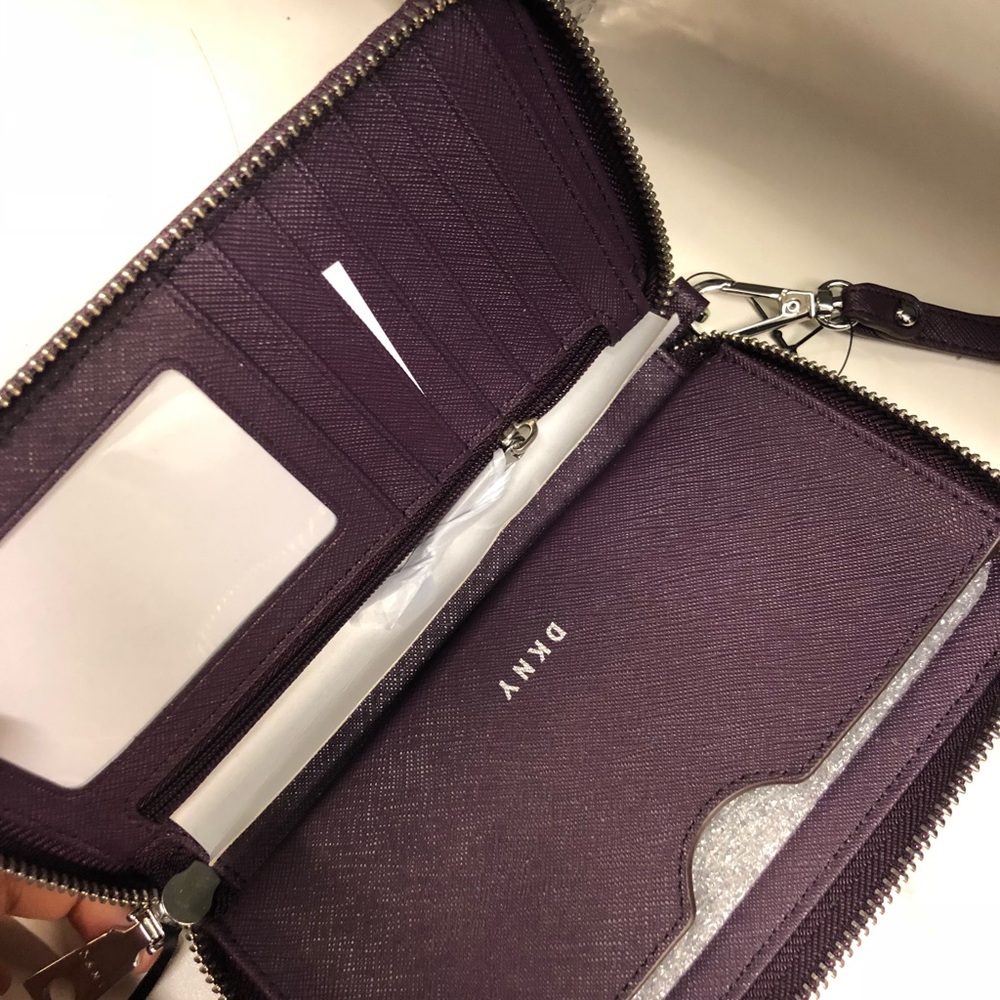 Authentic DKNY wallets - Picture 4 of 8